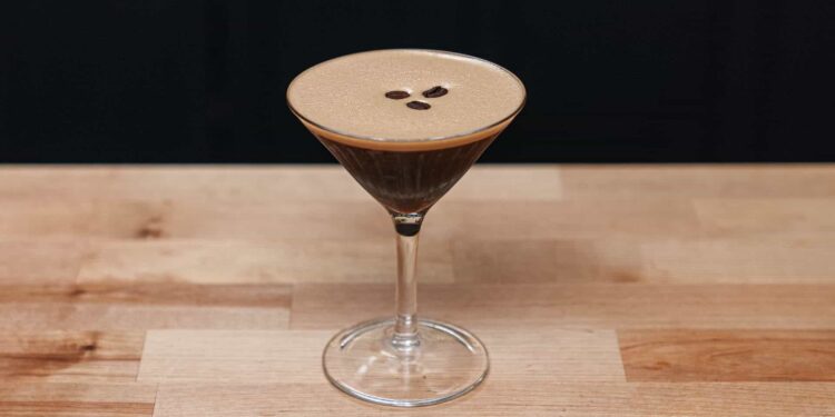 ‘Espresso Martini’ pija më e çuditshme dhe më në modë