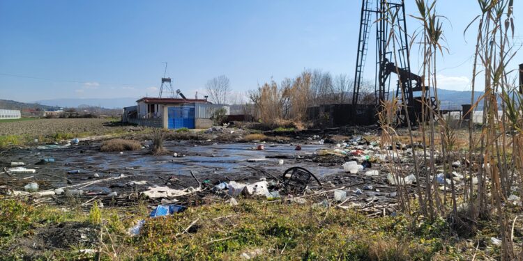 Ndotja e hidrokarbureve në Zharrëz Fier