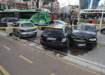 Aksidenti 8- fishtë në qendër të Tiranës, zbardhen detajet e para