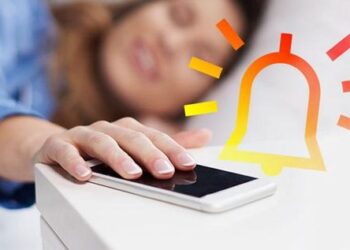 E shtyni zilen e alarmit në mëngjes? Studiuesit kanë një këshillë për ju