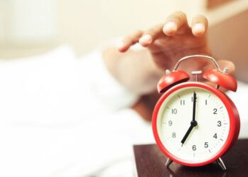 5 truke ‘magjike’ që na ndihmojnë për tu zgjuar më herët