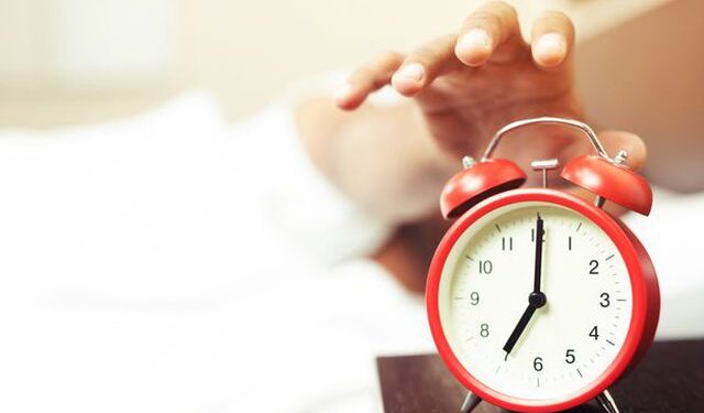 5 truke ‘magjike’ që na ndihmojnë për tu zgjuar më herët