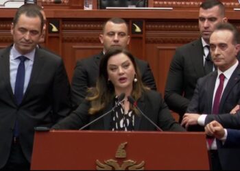 Përleshje në Kuvend, Vokshi: Rama ka korruptuar agjentin e FBI-së, Nikolla i fik mikrofonin