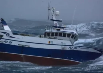 Përkeqësimi motit, ndalohet lundrimi i anijeve të peshkimit e mjeteve të vogla në Vlorë