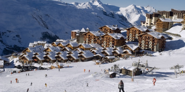 Pëson infarkt dhe humb jetën skiatori në Alpet Franceze