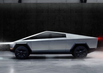 Tesla prezanton “bishën” e fundit, Elon Musk nxjerr pamjet e ‘super-makinës’