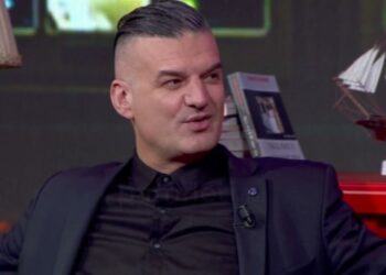 Bledi Mane pranon hapur se ka puthur një mashkull në buzë