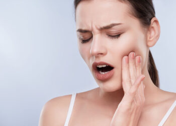 Kërcitja e dhëmbëve dhe shkaqet që ndikojnë, ja disa zgjidhje të cilat mundeni ti provoni