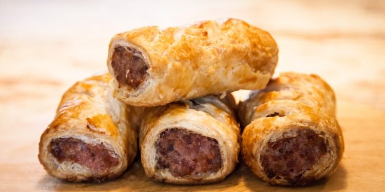 Receta e ditës, byrek role me mish dhe djathëra