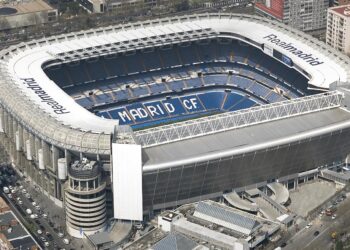 Futbollistët e Real Madrid ankohen për fushën, ndërrojë për të dytën herë tapetin e stadiumit