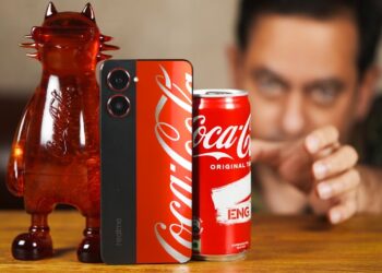 Prezantohet telefoni “Coca Cola” kushton sa 525 kanaçe Coca-Cola