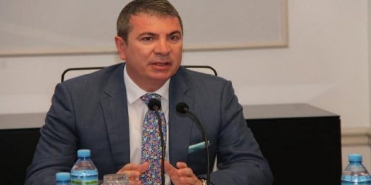 Kallëzoi abuzimet në rrugën Tiranë – Elbasan, Gjiknuri paraqitet në SPAK