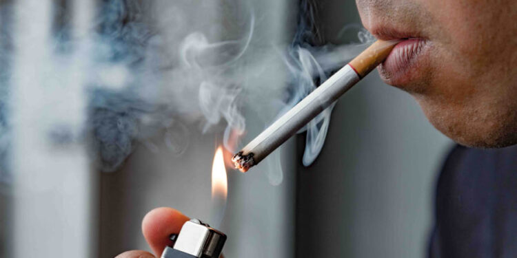 Ndezja e cigares pas ushqimit, ekspertët tregojnë dëmin që shkakton