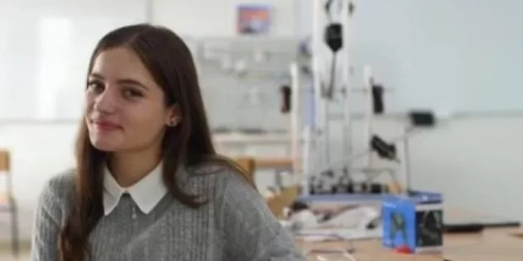 Shkencëtarja aktiviste shqiptare që ndërtoi nanosatelitin e parë