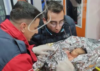 Rrëfim i të mbijetuarës nga tërmeti: Si jetova për 4 ditë nën rrënoja me djalin e porsalindur