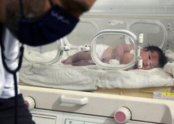 Lindi nën gërmadhat e tërmetit në Siri, mijëra njerëz ofrohen të adoptojnë foshnjën