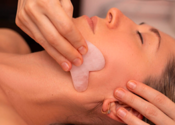 Gua sha: Përdorimet, përfitimet dhe efektet anësore