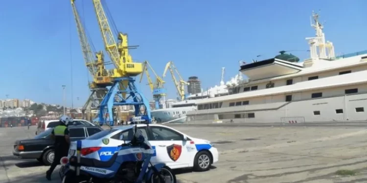 Tentoi t’ju sigurojë kalimin me pasaporta bullgare false drejt BE, kapet 41- vjeçari anglez dhe 5 shtetas turq