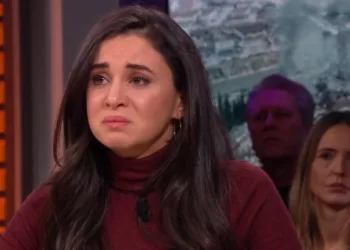 Këngëtarja e njohur turke humb 16 të afërm nga tërmeti shkatërrues