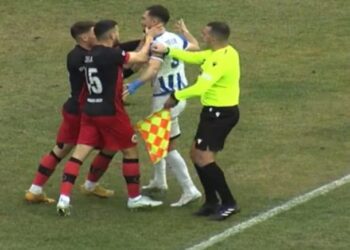 Kërcet grushti në ndeshjen Kastrioti-Tirana, dalin 2 lojtarë me karton të kuq