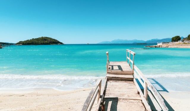 Prestigjozja britanike, “The Sun”: Vizitoni Shqipërinë, njëjtë si Maldivet, me vetëm 27 £