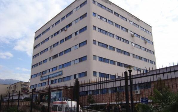 Lind foshnjën 5 kg pa komplikacione, ndërron jetë 30- vjeçarja në martenitetin “Koço Gliozheni”