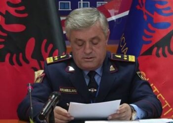 Rrumbullaku- drejtuesve të qarqeve: Rrisni bashkëpunimet për goditjen e ‘shtëpive të barit’. Zbardhen porositë