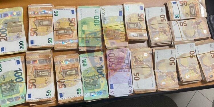 Hiqeshin si zyrtarë të lartë dhe gjobisnin bizneset, sekuestrohen mbi 89 mijë euro