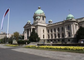 E konsideruan Kosovën Republikë, qeveria serbe merr masa ndëshkimore për dy zyrtarë