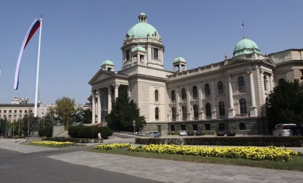 E konsideruan Kosovën Republikë, qeveria serbe merr masa ndëshkimore për dy zyrtarë