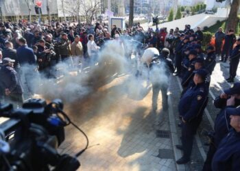 Protesta Opozitës para Parlamentit, Policia blindon godinën dhe shton masat e sigurisë