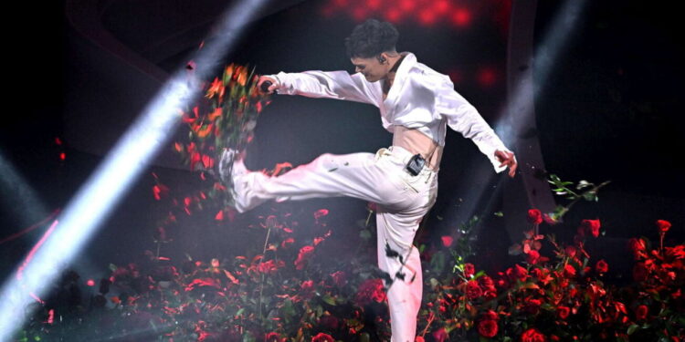 E turpshme në Sanremo/ Probleme me kufjen, Blanco shkatërron skenën