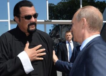 ‘Provokatori’ Putin i jep Urdhrin e Miqësisë aktorit amerikan Steven Seagal