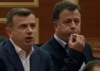 Tension në seancë pleare mes partive politike, PS kërkon përjashtimin e 4 deputetëve demokrat