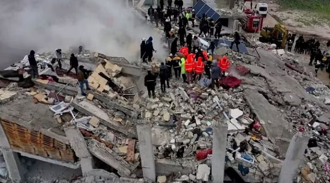 “Nuk na ndihmon njeri”/ Siria braktiset mes dëshpërimit, bota i ka sytë nga Turqia pas tërmetit katastrofik
