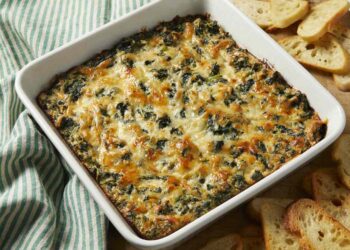 Receta e ditës, spinaq në furrë me pana dhe djathë