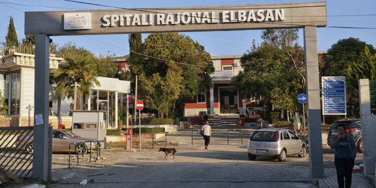 Tronditëse në Elbasan, vdes 34- vjeçarja në martenitet pak orë pas abortit, procedohen 2 mjekë