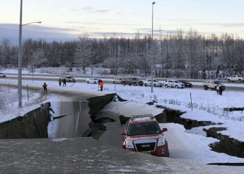 Si duhet të veproni kur jeni duke ngarë makinën në rrugë në momentin që bie tërmet