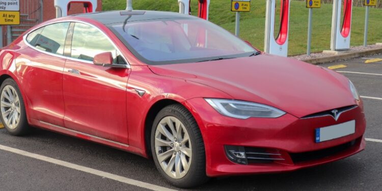 Elon Musk plane për makinë ‘Tesla’ me çmim ekonomik?