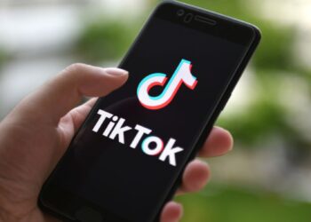 Qëndroni me orë të tëra, por ky rrjet social iu vjedh të dhënat personale më shumë se gjithë platformat