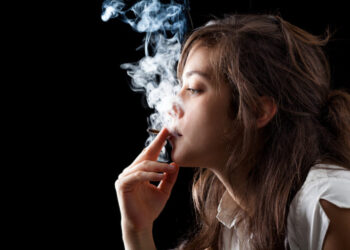Shenjat që lë në fytyrën tuaj tymi i cigares