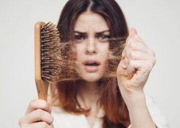 Nuk është stresi, ja arsyeja kryesore përse keni rënie masive të flokut