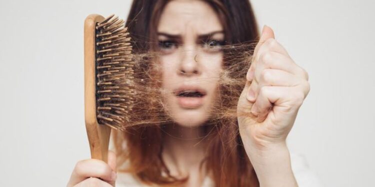 Nuk është stresi, ja arsyeja kryesore përse keni rënie masive të flokut