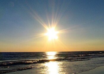 Hiqini xhupat nga garderoba, ja sa do të variojnë temperaturat në fundjavë