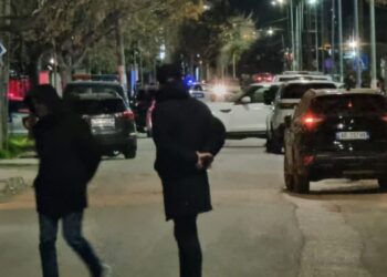 Panik në Tiranë, qëllohet me armë godina e Top Channel! Humb jetën roja i sigurisë