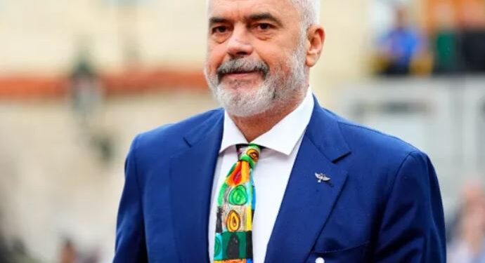 Edi Rama: Ana artistike e kryeministrit të Shqipërisë “ndriçohet” nga ekspozita e veprave të tij në Zappeion të Greqisë