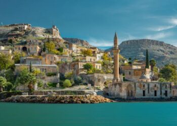 Turqia “ Si lulja që çel në shkretëtirë”…