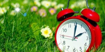 Kthehet ora verore, të dielën akrepat lëvizin një orë përpara