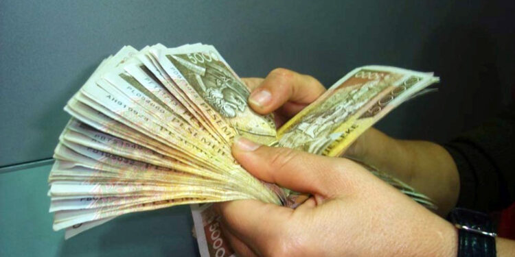 Paga minimale duhet 50 mijë lekë, biznesi pro vendimit të qeverisë