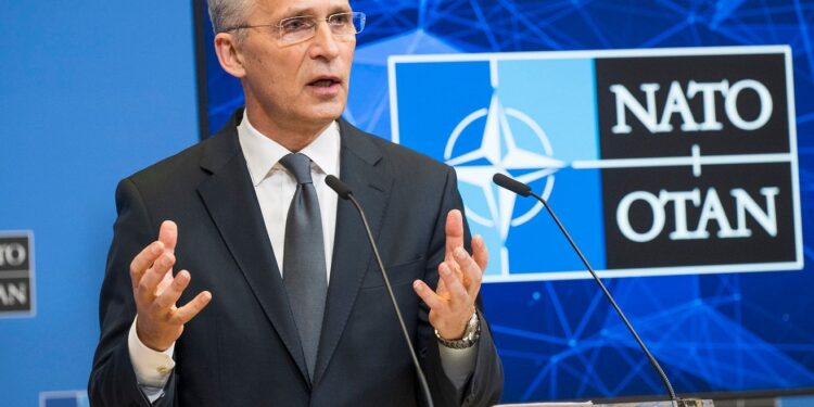 Stoltenberg: Perëndimi duhet të përgatitet për të mbështetur Ukrainën në një luftë të gjatë
